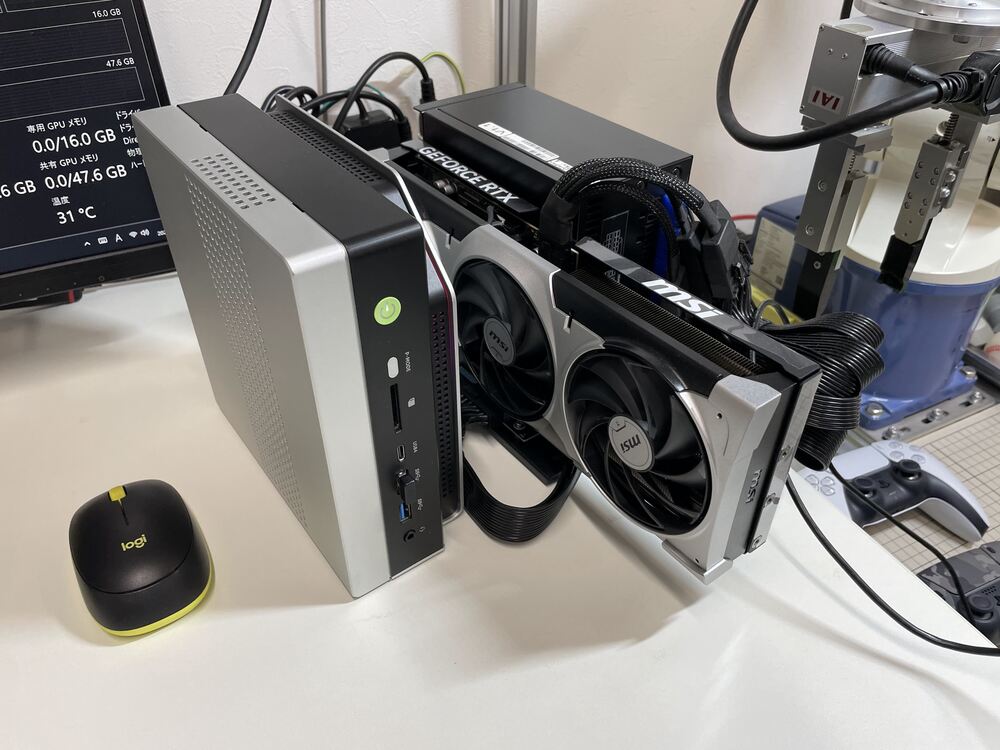 EVO-X2（Ryzen AI Max+ 395・共有メモリ96GB）＋RTX 5070 Ti。実習生専用のAI開発機です。