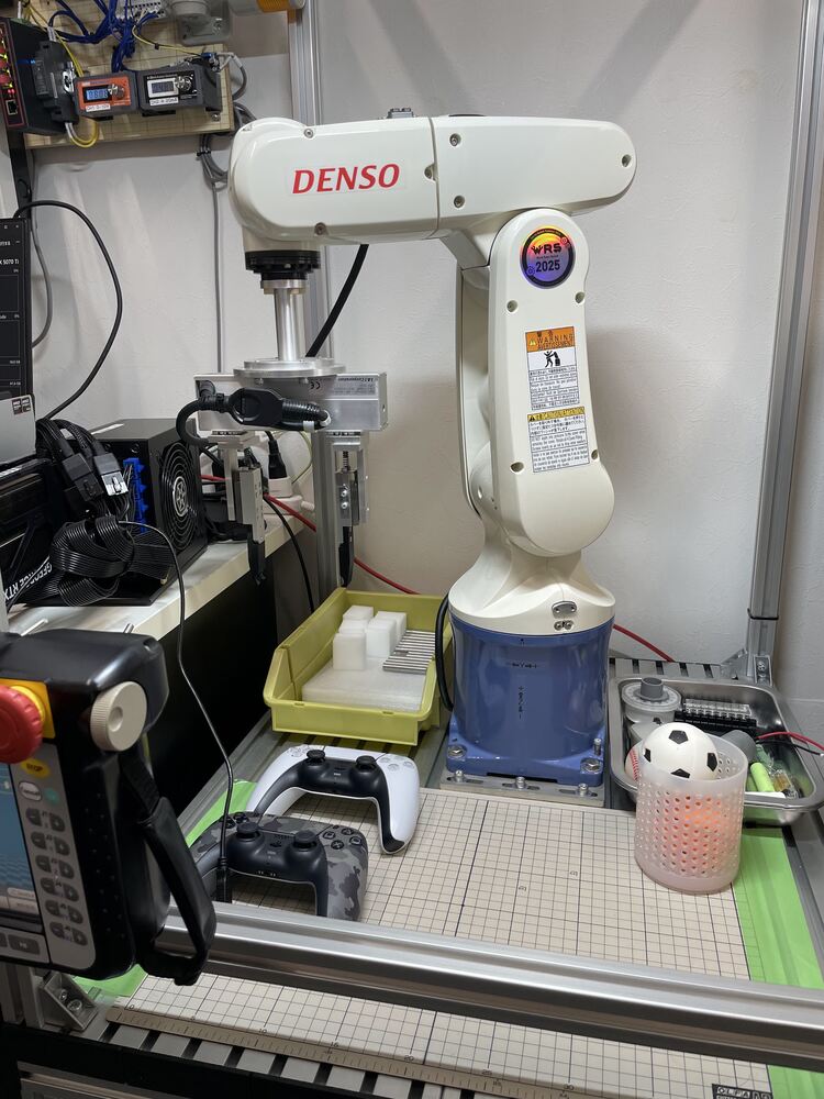 DENSO製6軸産業用ロボット。b-CAPで自分のコードから動かせます。